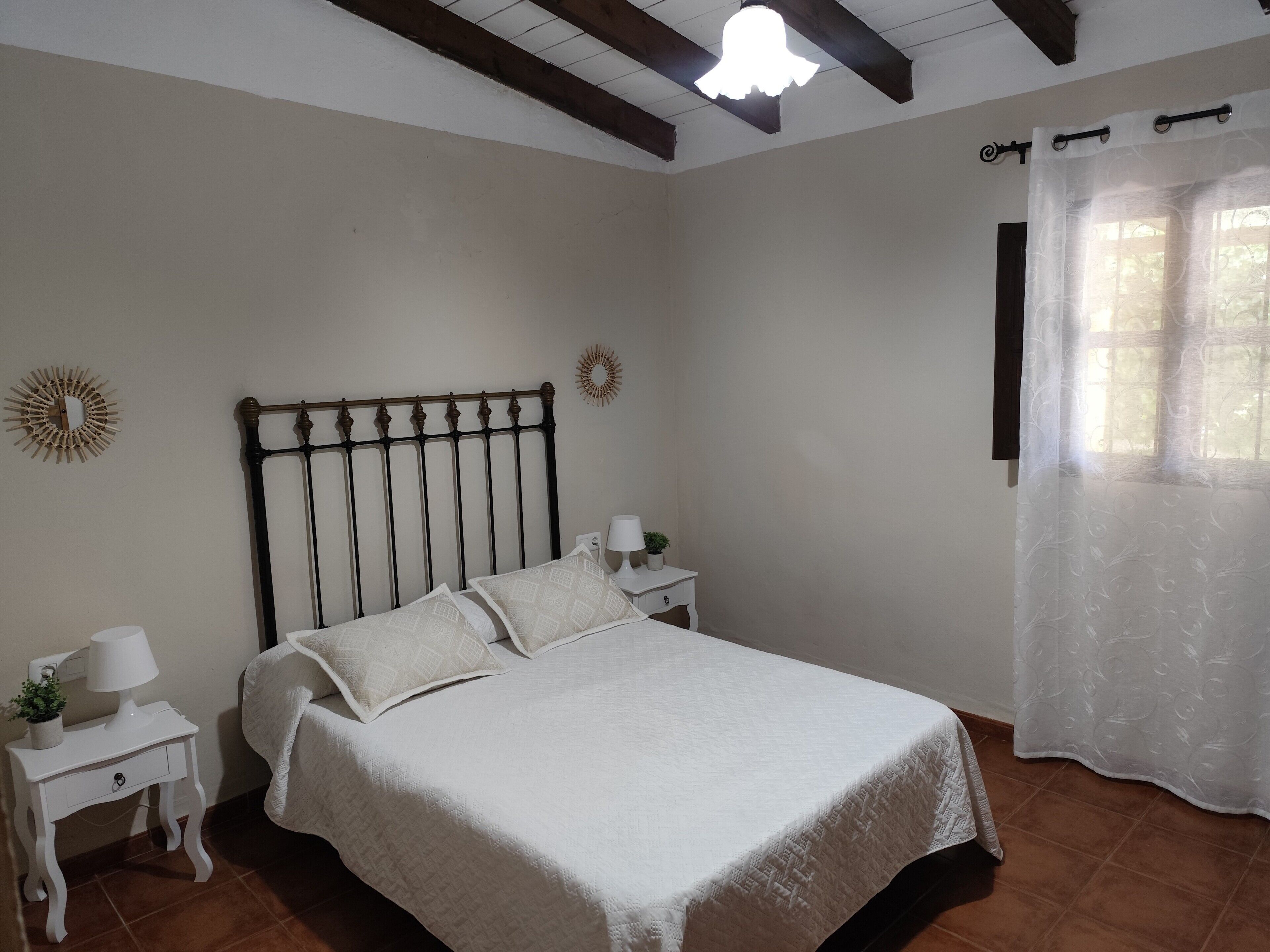 4 habitaciones, tabla de planchar con plancha y wifi gratis 