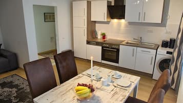 Apartment, Gartenblick | Eigene Küche | Kühlschrank, Ofen, Herdplatte, Wasserkocher mit Kaffee-/Teezubehör