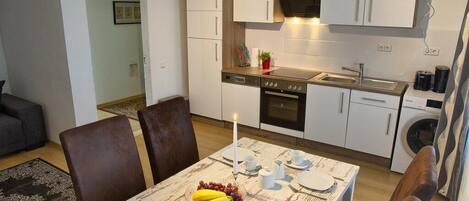 Apartment, Garden View | Private kitchen