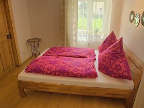 Appartement, vue sur le jardin | 2 chambres, bureau, accès au Wi-Fi (inclus)