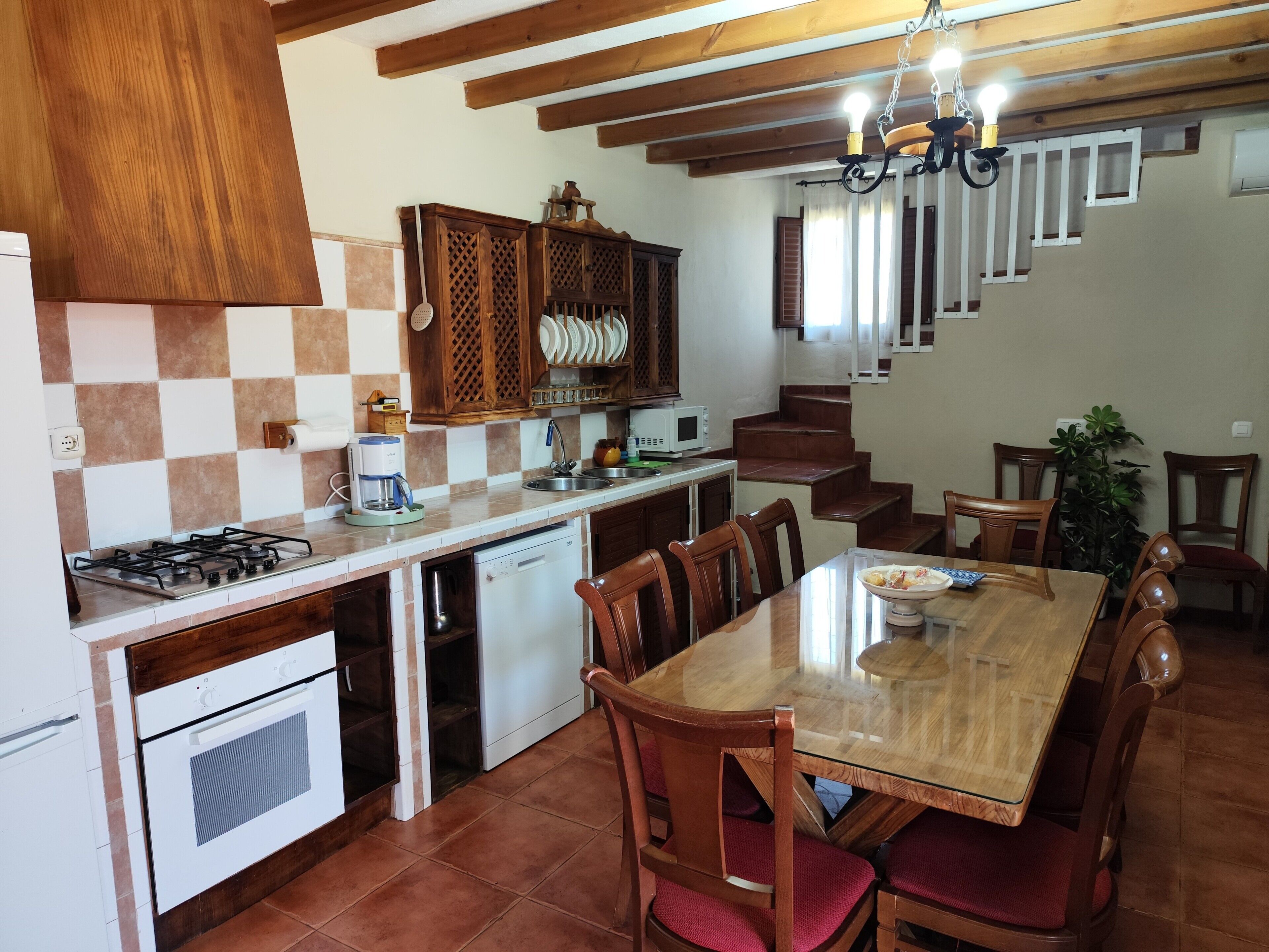 Kylskåp, mikrovågsugn, ugn och spishäll