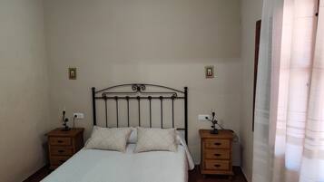 6 bedrooms, iron/ironing board, free WiFi, bed sheets