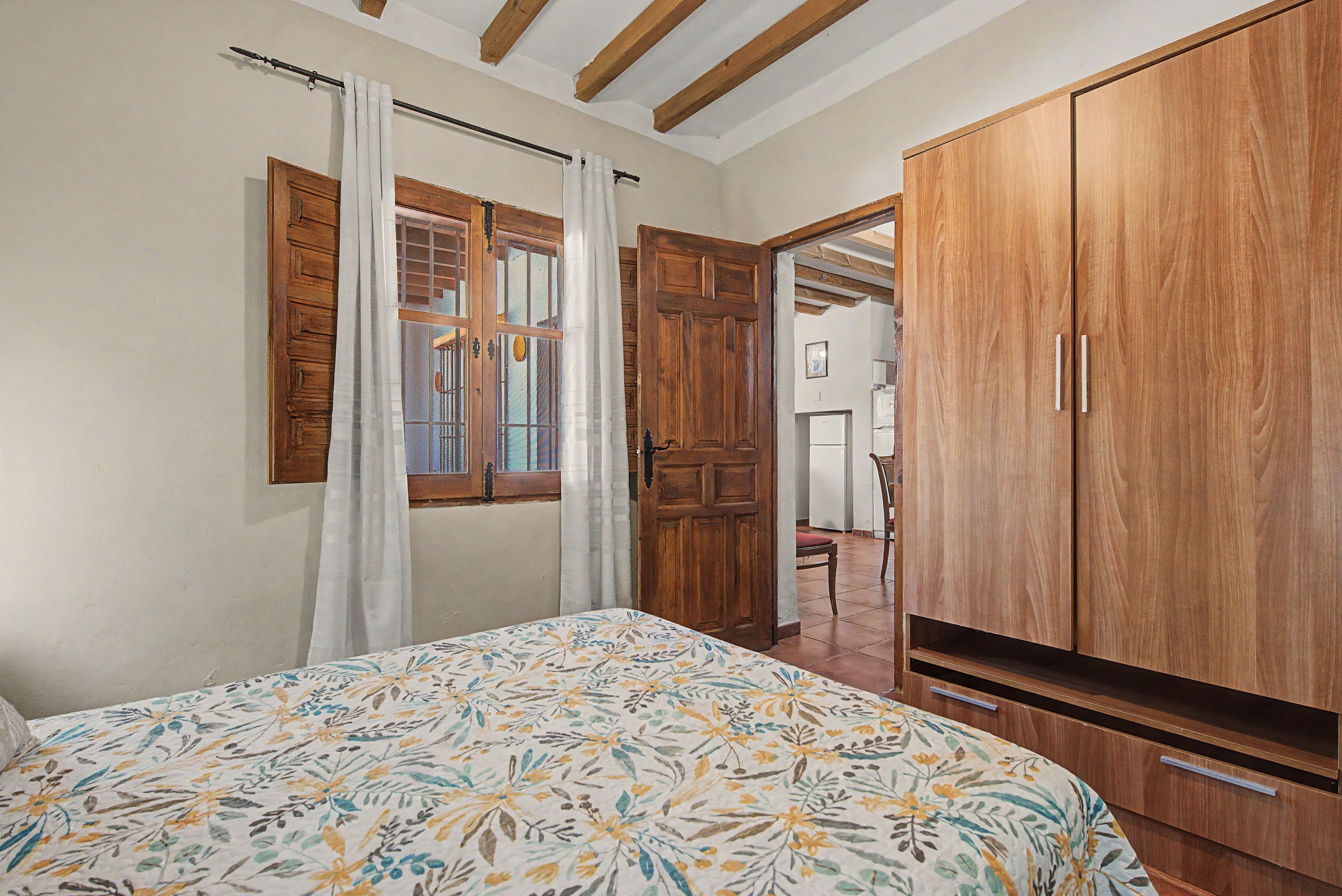 6 habitaciones, tabla de planchar con plancha y wifi gratis 