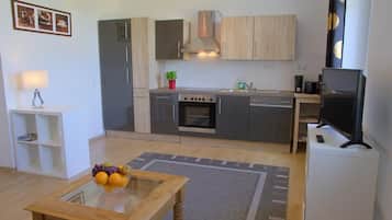 Apartment, 2 Bedrooms | Private kitchen