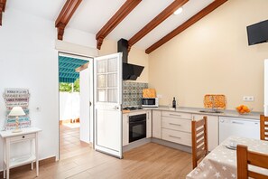 Fridge, microwave, oven, stovetop - Air-Conditioned Apartment On the Beach Close to City Centre with Large Terrace (Conil de la Frontera)