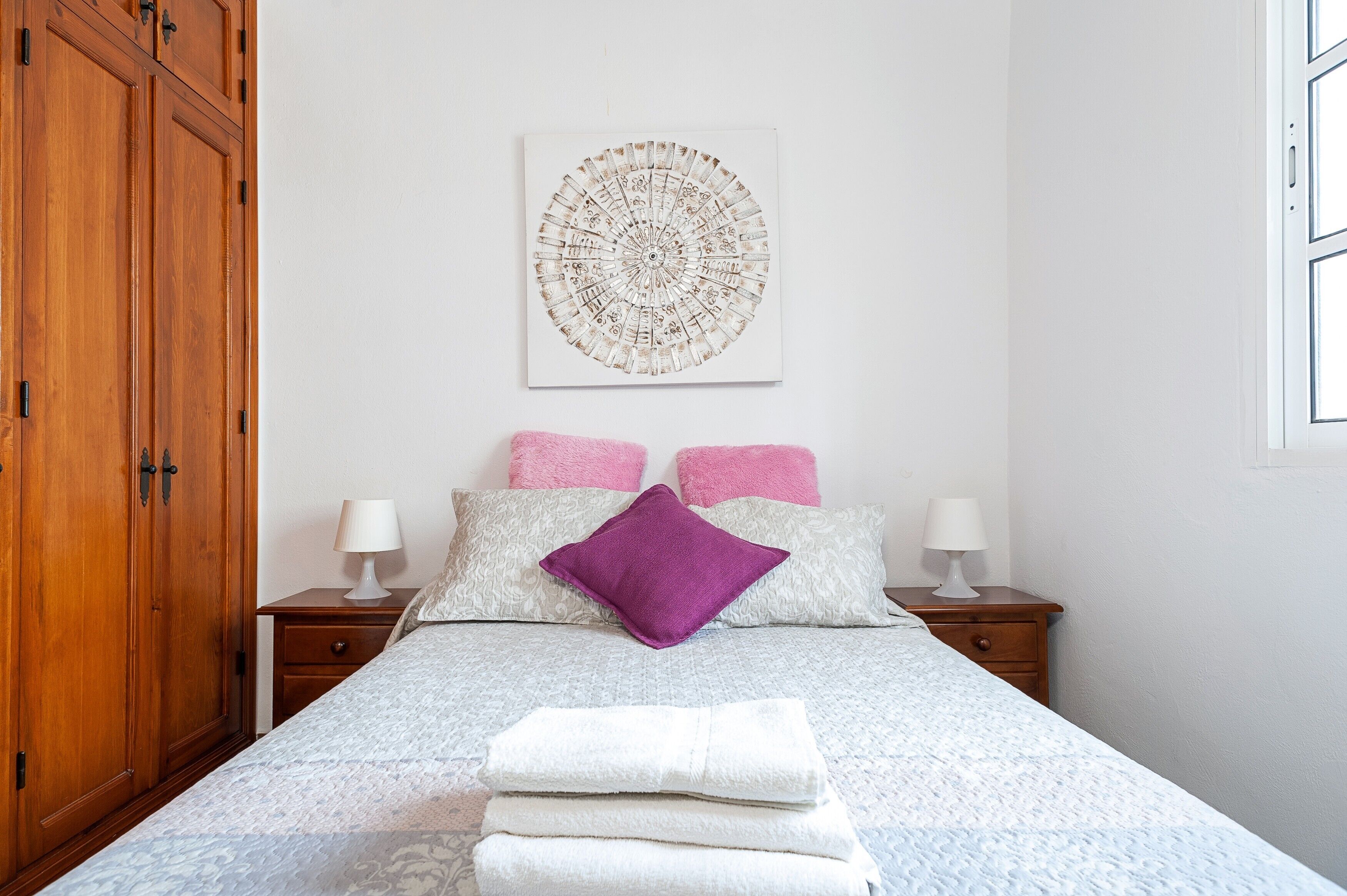 2 slaapkamers, een strijkplank/strijkijzer, gratis wifi, beddengoed
