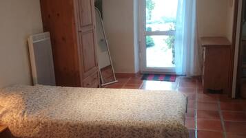2 habitaciones, tabla de planchar con plancha, wifi y ropa de cama