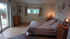 2 bedrooms, iron/ironing board, WiFi, bed sheets - Holiday cottage in Pays de Cocagne, peaceful with large swimming pool (Aguts)