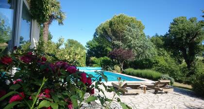 Holiday cottage in Pays de Cocagne, peaceful with large swimming pool
