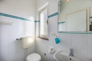 Shower, hair dryer, towels - Studio near the beach - Apartment Lucia (Campo nell'Elba)