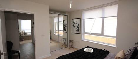 2 chambres, fer et planche à repasser, Wi-Fi, draps fournis