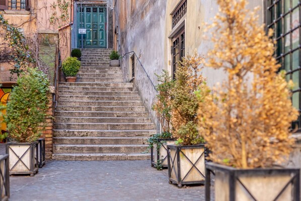 تفاصيل الفندق من الخارج