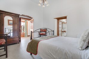 2 chambres, fer et planche à repasser, Wi-Fi gratuit, draps fournis