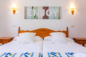 1 bedroom, iron/ironing board, free WiFi, bed sheets - Apartment Close to the Beach with Pool Access, Private Terrace, Air Conditioning and Wi-Fi (Canyamel)