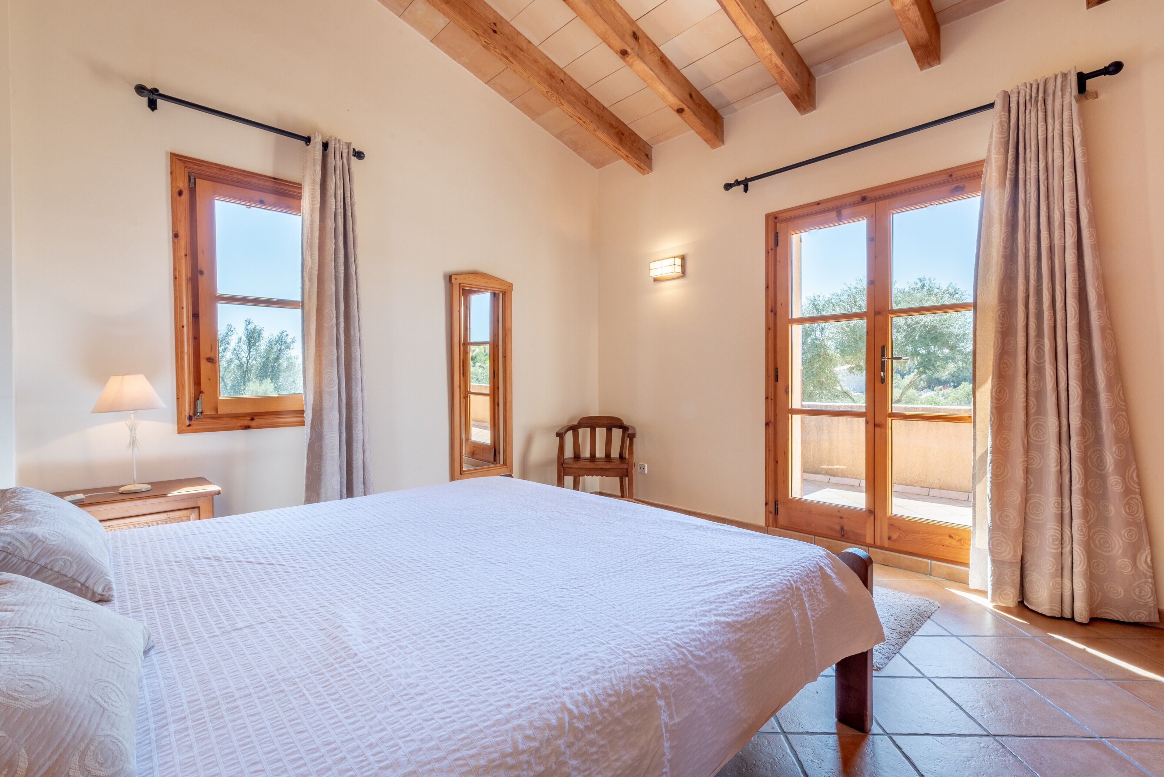 3 makuuhuonetta, silitysrauta/-lauta, ilmainen Wi-Fi, vuodevaatteet