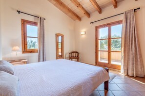 3 bedrooms, iron/ironing board, free WiFi, bed sheets - Fantastic Country House with Pool, Wi-Fi, Veranda and Garden (Artá)