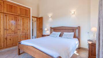 3 soverom, strykejern/-brett, wi-fi (inkludert) og sengetøy