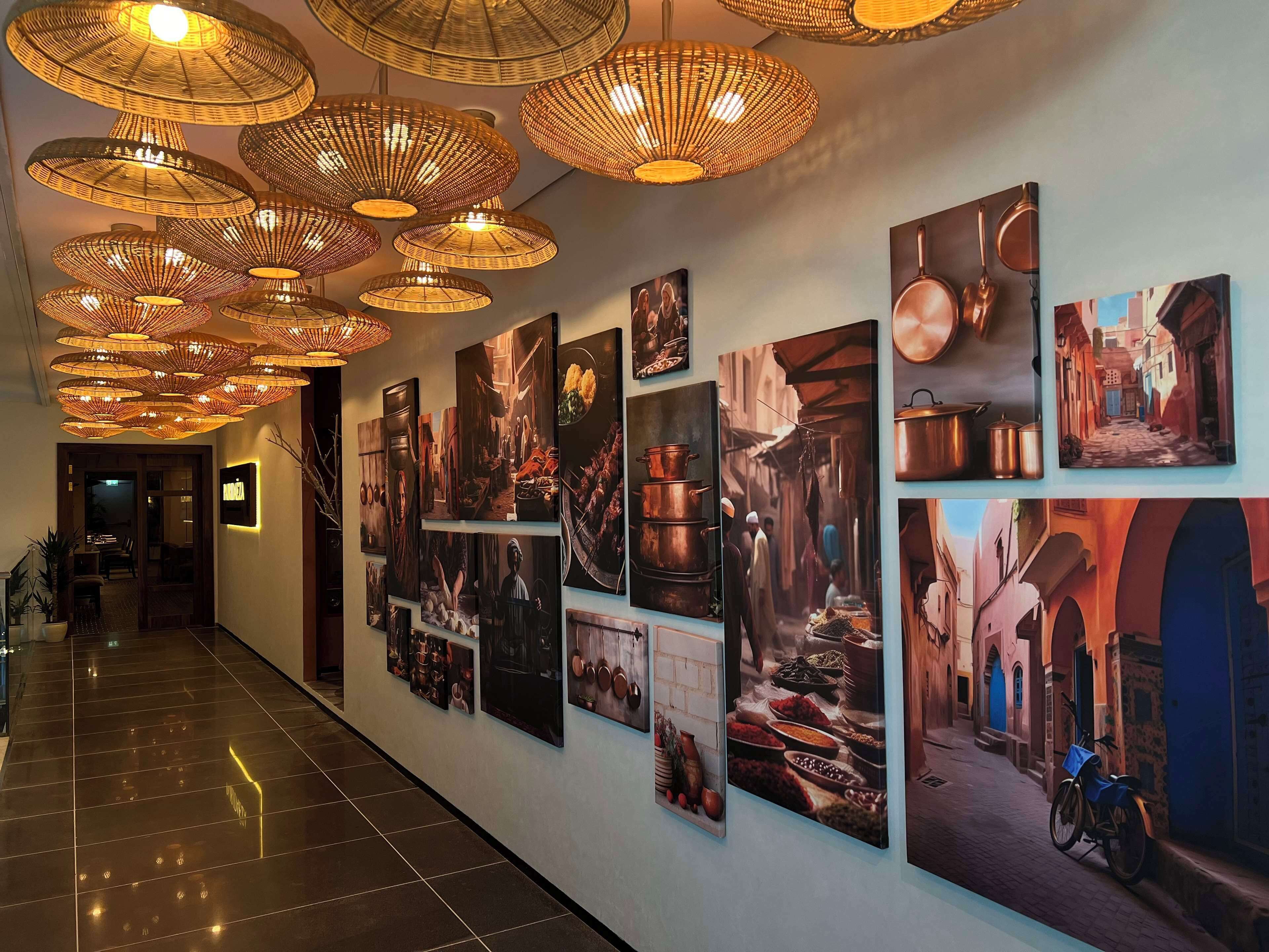 2 nhà hàng, phục vụ bữa sáng 