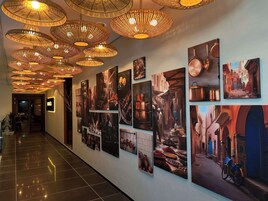 2 restaurantes, se sirve desayuno 