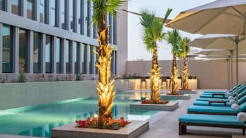 Outdoor pool, pool loungers
