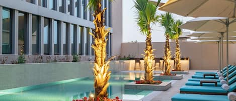 Outdoor pool, sun loungers