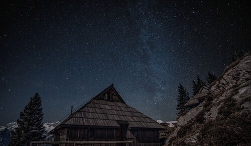 The Eagle's Nest high in the mountains with sauna and hot tub