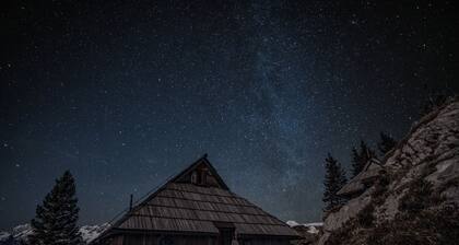 The Eagle's Nest high in the mountains with sauna and hot tub