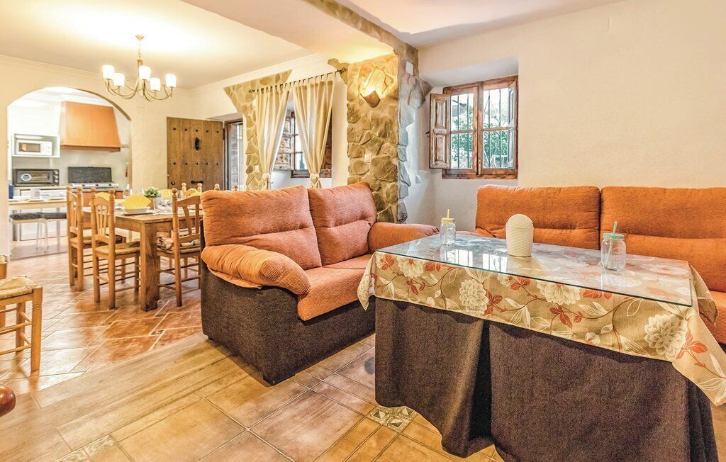 Televisión y chimenea 