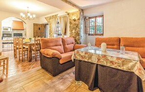 TV, fireplace - Stunning Holiday Home “Villa Godoy” with Wi-Fi, Garden (Periana)