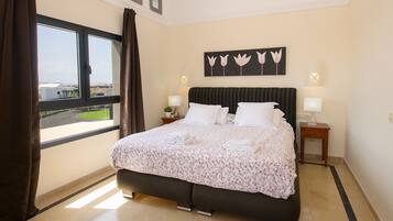 3 bedrooms, iron/ironing board, free WiFi, bed sheets