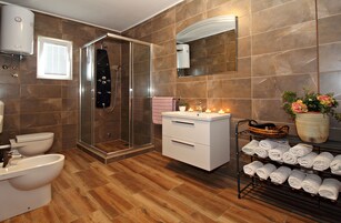 Apartamento (Four Bedroom Apartment) | Banheiro | Chuveiro, toalhas de banho