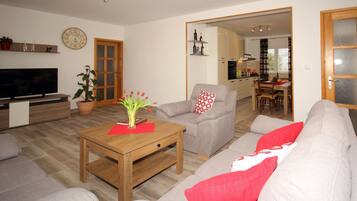 Appartement (Four Bedroom Apartment) | Salle de séjour