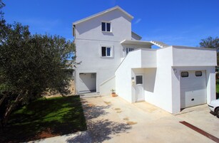 Apartamento (Four Bedroom Apartment) | Fachada