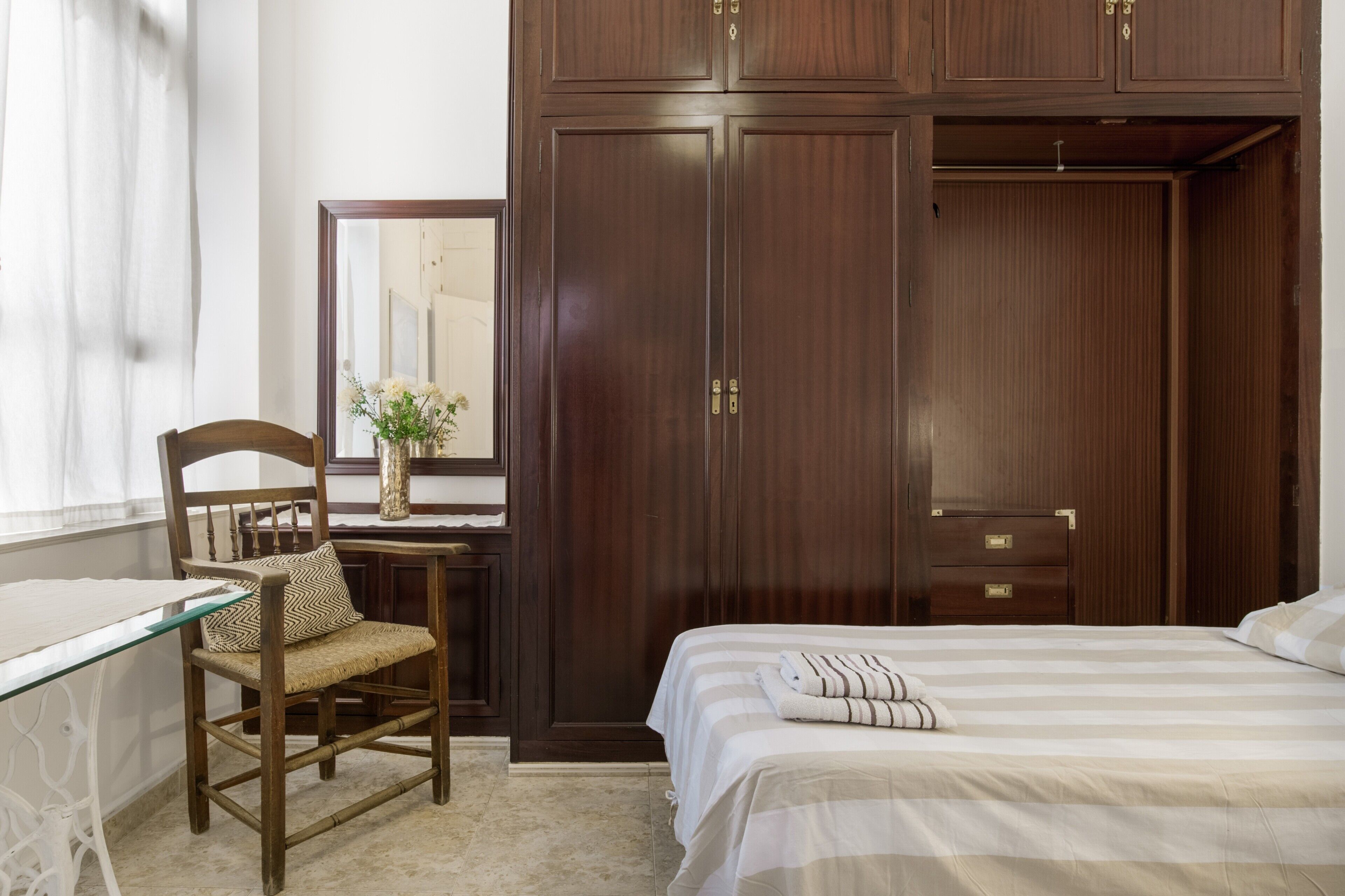 3 habitaciones, tabla de planchar con plancha y wifi gratis 