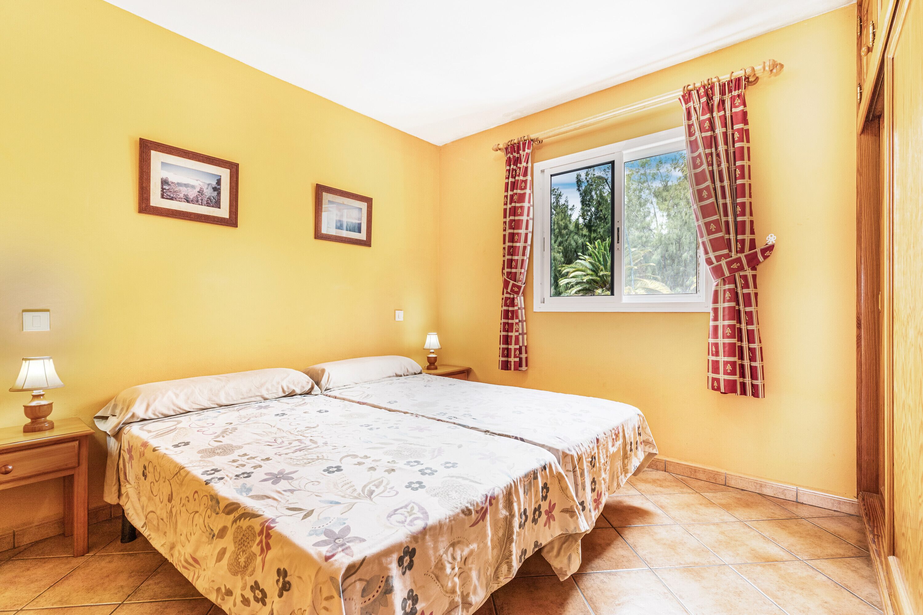 1 slaapkamer, een strijkplank/strijkijzer, gratis wifi, beddengoed