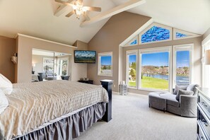 3 bedrooms, iron/ironing board, travel crib, free WiFi