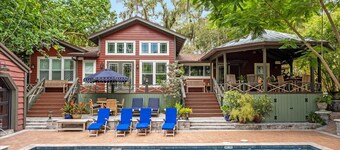 Large, beautiful, very comfortable one bedroom on small lake