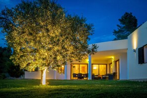 Exterior - Fantastic Estate with Mountain View, Pool and Wi-Fi; Pets Allowed, Parking Available (Sant Josep)