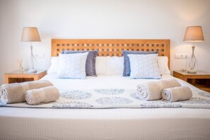 4 slaapkamers, een strijkplank/strijkijzer, gratis wifi, beddengoed