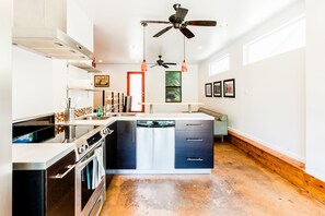 Refrigerador, horno, parrilla de estufa y lavavajillas 