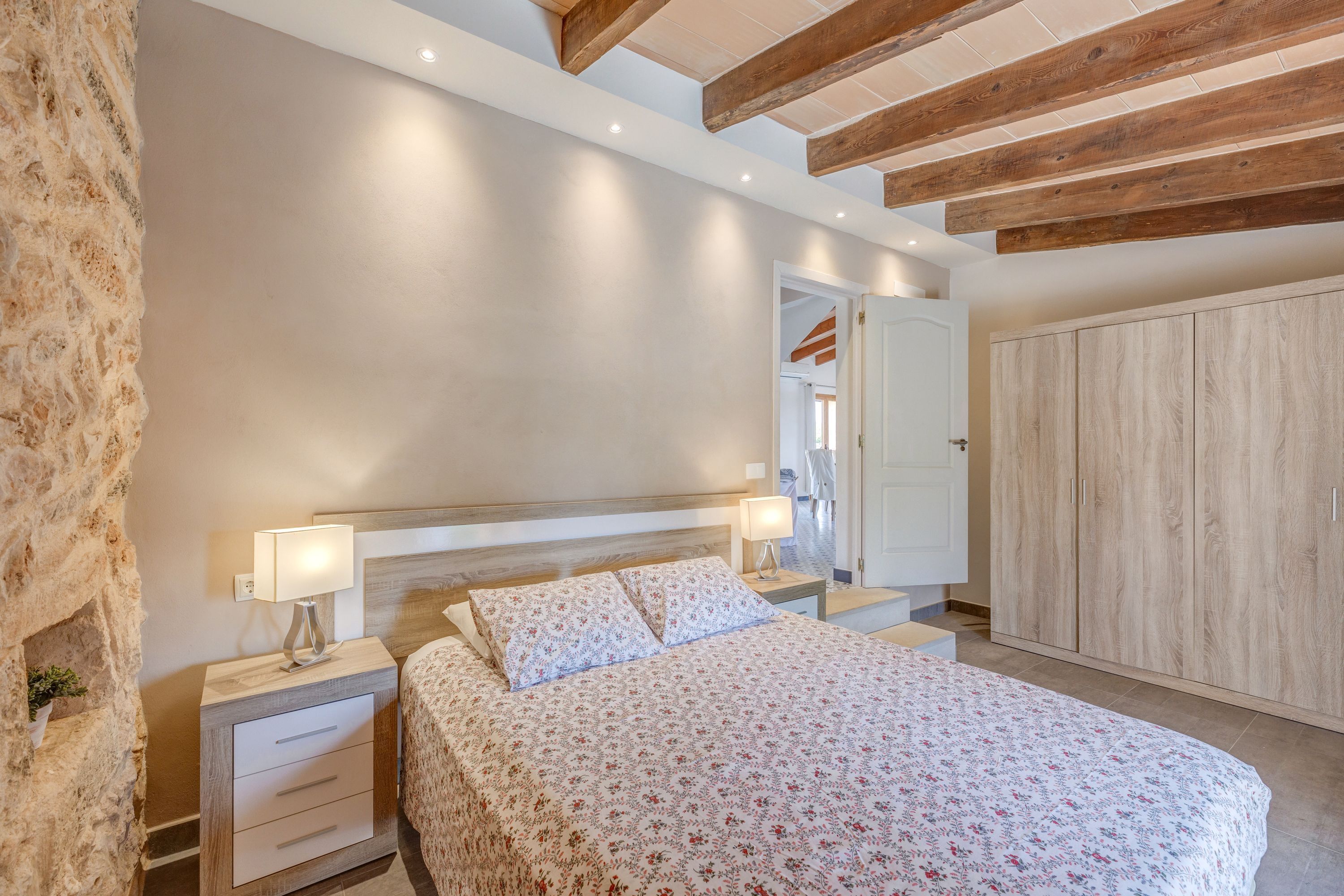 3 bedrooms, iron/ironing board, free WiFi, bed sheets