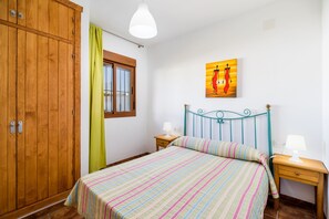 4 slaapkamers, een strijkplank/strijkijzer, gratis wifi, beddengoed