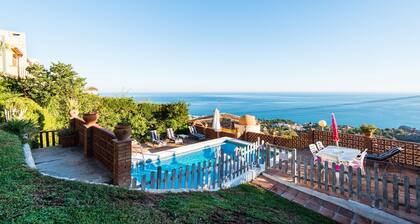 Beautiful Villa La Tuna with Sea View, Wi-Fi, Garden, Balcony
