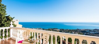 Beautiful Villa La Tuna with Sea View, Wi-Fi, Garden, Balcony