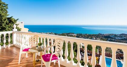 Beautiful Villa La Tuna with Sea View, Wi-Fi, Garden, Balcony