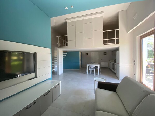 Télévision, cheminée