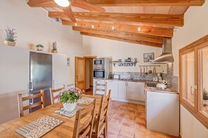 雪櫃、微波爐、焗爐、爐具