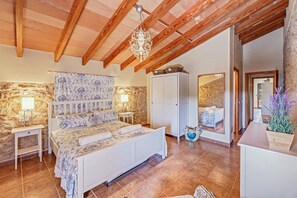 2 habitaciones, tabla de planchar con plancha y wifi gratis 