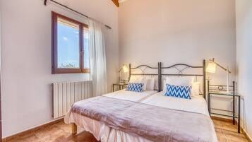 3 dormitorios, tabla de planchar con plancha, wifi gratis y ropa de cama