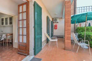 Outdoor dining - In panoramic position with sea view - Villa Lorena - Appartamento 2 (Capoliveri)